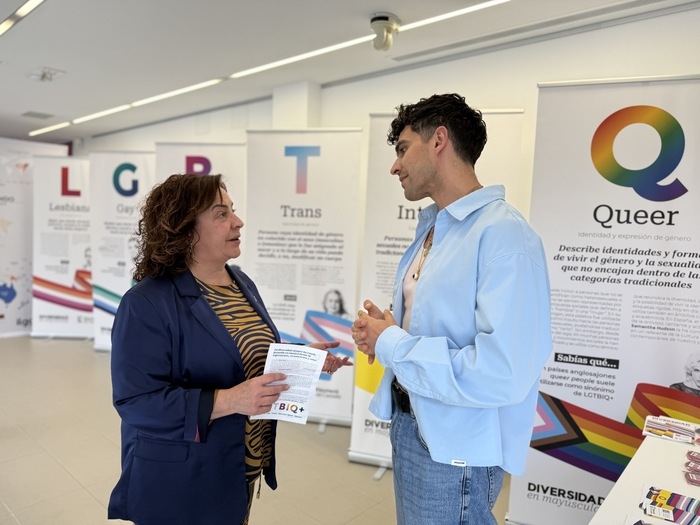 La Diputació de Castelló impulsa l'exposició ‘Diversitat en MAJÚSCULES’ amb la finalitat de conscienciar a la població sobre la diversitat sexual i de gènere